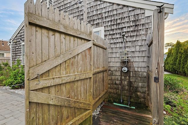 10 Holiday Ln, Dennis, MA 02639