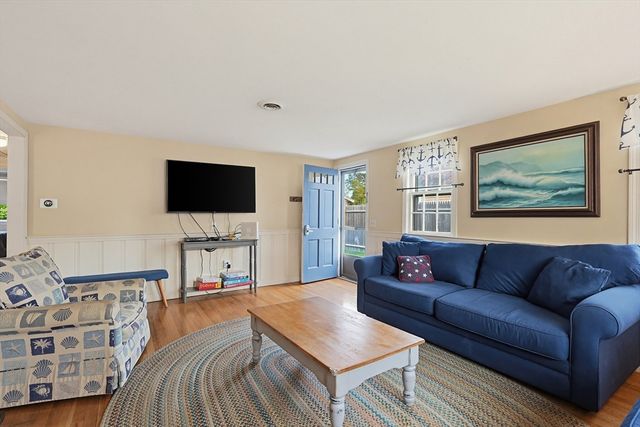 10 Holiday Ln, Dennis, MA 02639
