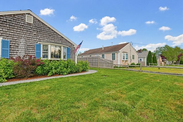 10 Holiday Ln, Dennis, MA 02639