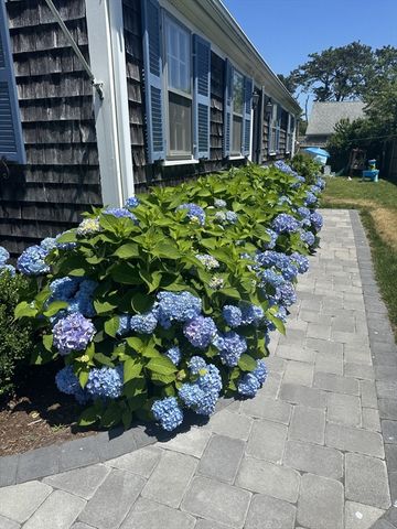 10 Holiday Ln, Dennis, MA 02639