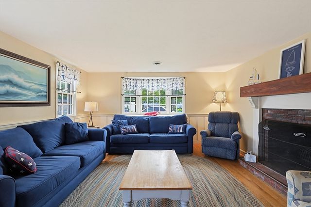 10 Holiday Ln, Dennis, MA 02639