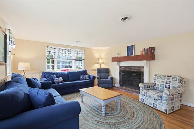 10 Holiday Ln, Dennis, MA 02639