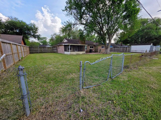 2714 Westfield Street, Alvin, TX 77511