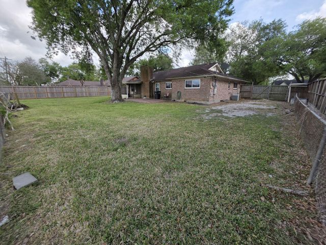 2714 Westfield Street, Alvin, TX 77511