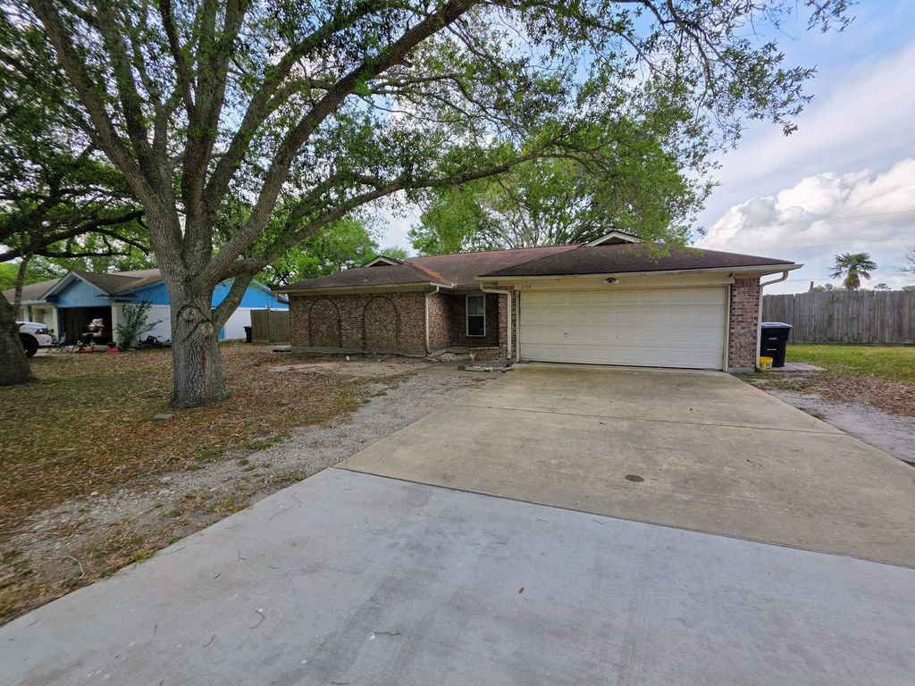 2714 Westfield Street, Alvin, TX 77511