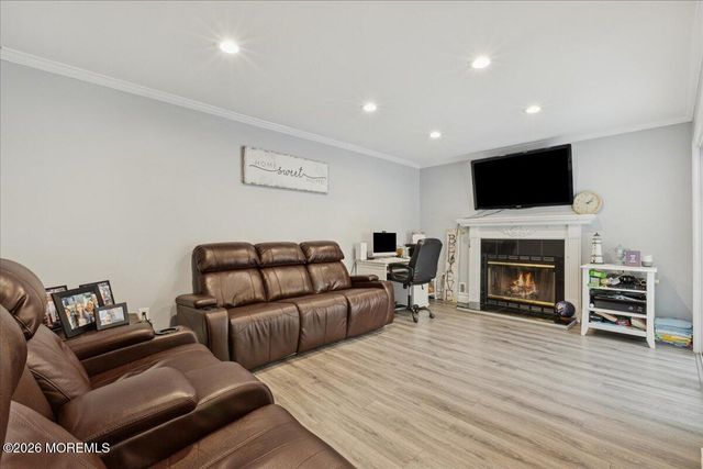 12 Southfork Drive, Jackson, NJ 08527