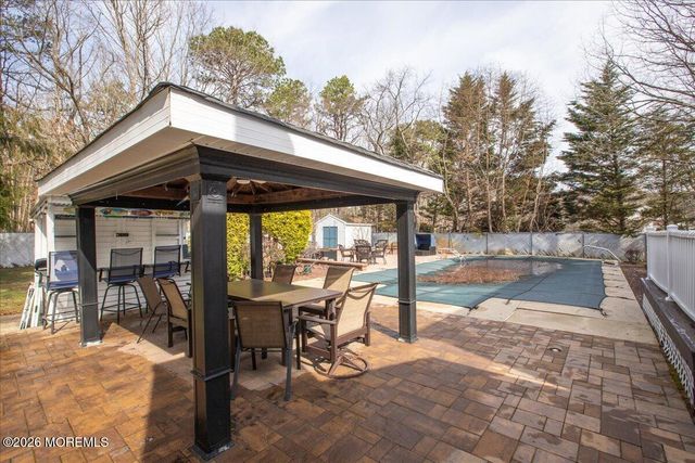 12 Southfork Drive, Jackson, NJ 08527