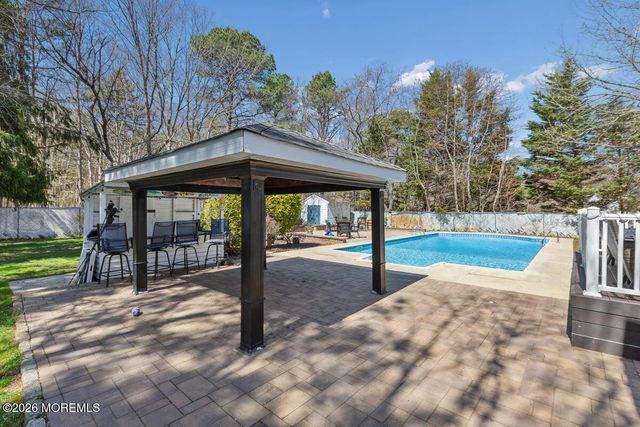 12 Southfork Drive, Jackson, NJ 08527