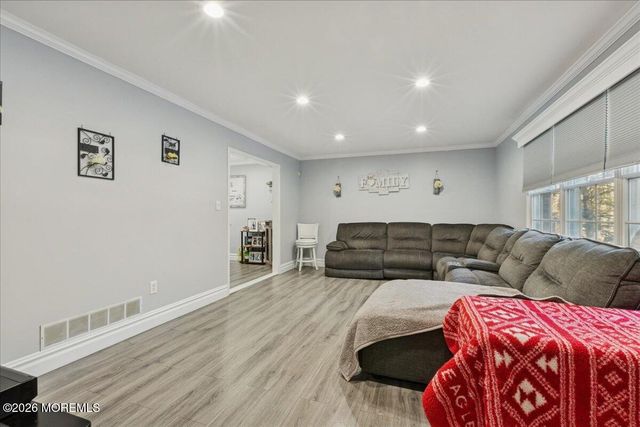 12 Southfork Drive, Jackson, NJ 08527