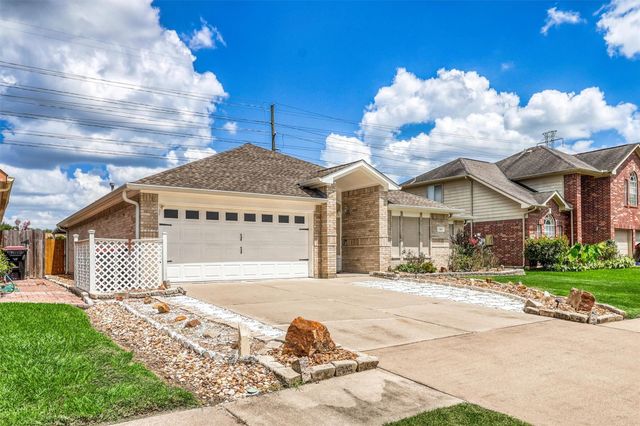23102 N Waterlake Drive, Richmond, TX 77406