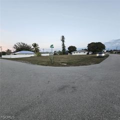 3807 SE 10th PL, Cape Coral, FL 33904