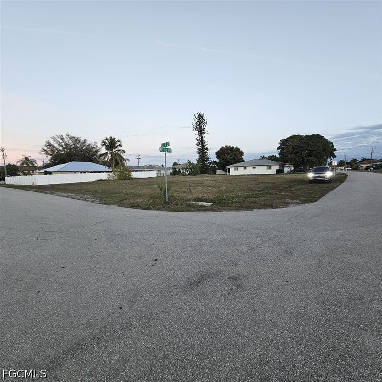 3807 SE 10th PL, Cape Coral, FL 33904