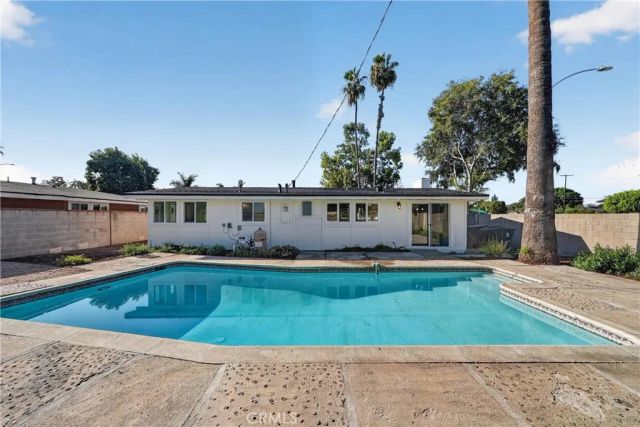 2381 W Transit, Anaheim, CA 92804