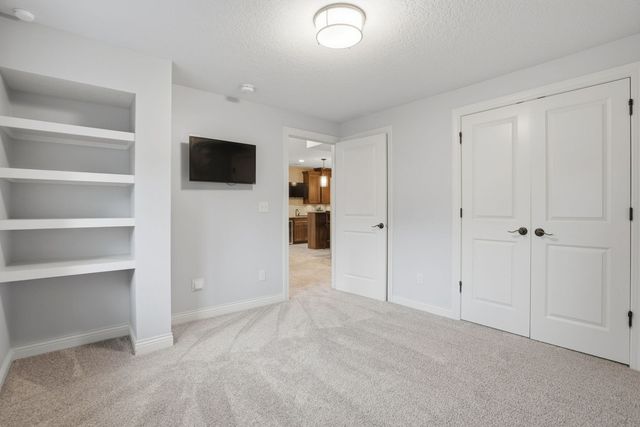 4889 Allen Road, Bettendorf, IA 52722