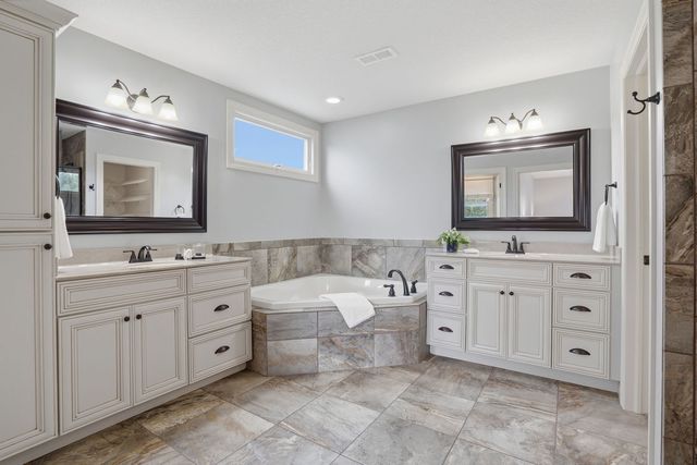 4889 Allen Road, Bettendorf, IA 52722