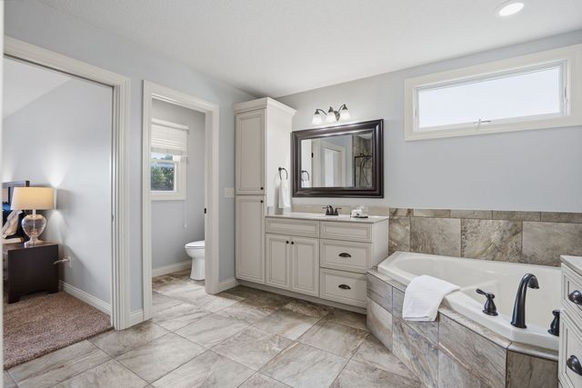 4889 Allen Road, Bettendorf, IA 52722