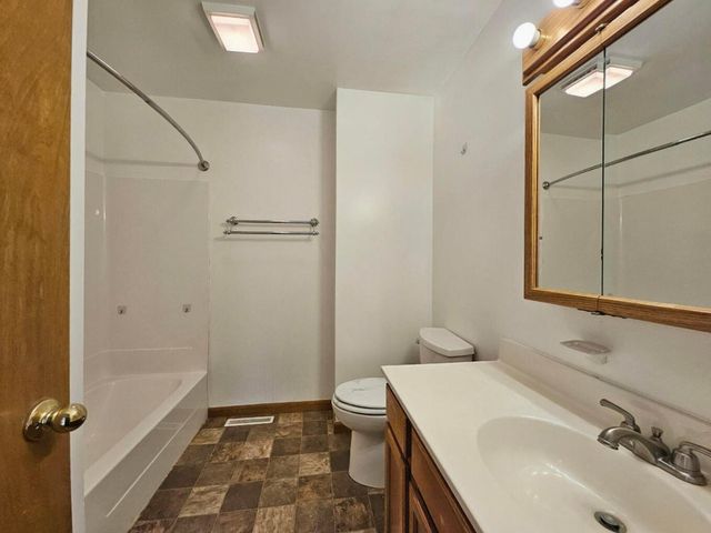 647 N Calumet Road, Chesterton, IN 46304