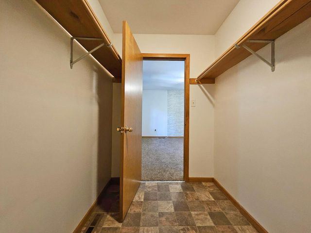 647 N Calumet Road, Chesterton, IN 46304