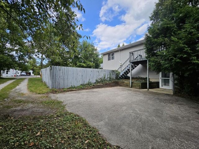 647 N Calumet Road, Chesterton, IN 46304