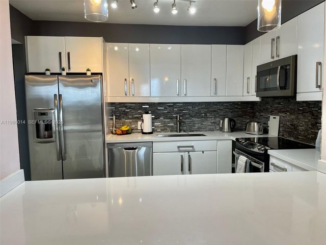 20281 E Country Club Dr 2405, Aventura, FL 33180