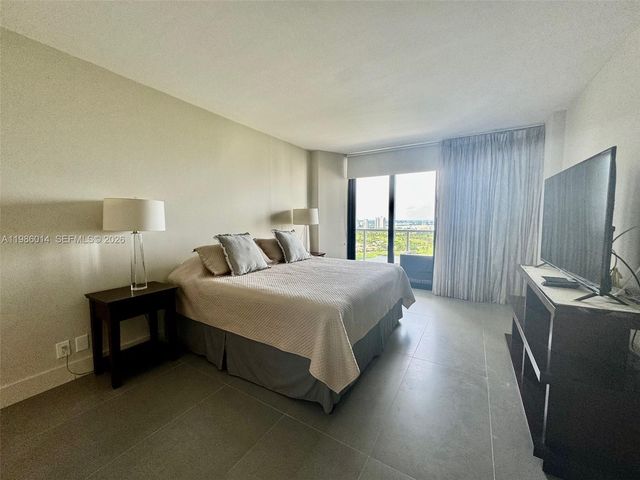 20281 E Country Club Dr 2405, Aventura, FL 33180