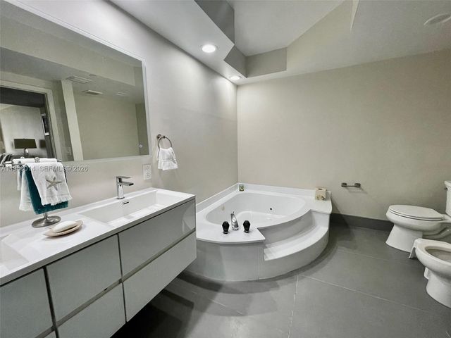 20281 E Country Club Dr 2405, Aventura, FL 33180