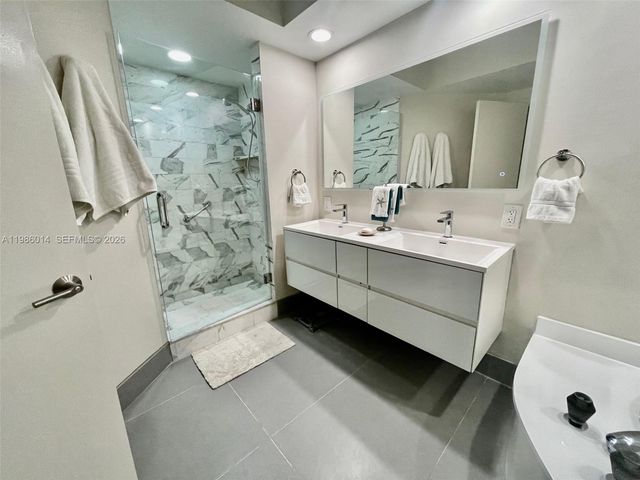 20281 E Country Club Dr 2405, Aventura, FL 33180