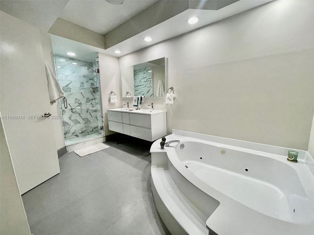 20281 E Country Club Dr 2405, Aventura, FL 33180