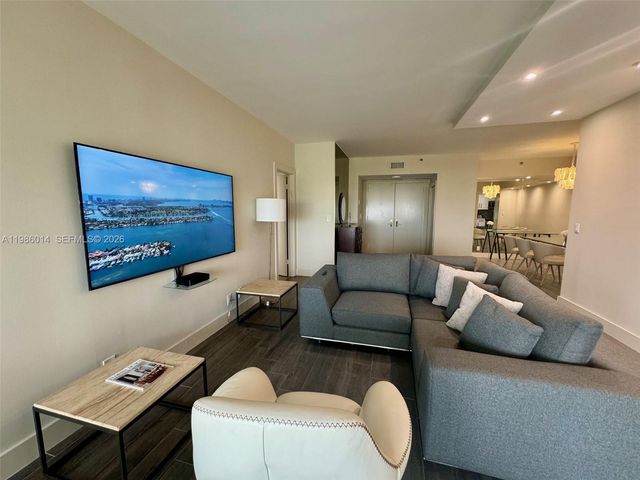 20281 E Country Club Dr 2405, Aventura, FL 33180