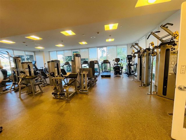 20281 E Country Club Dr 2405, Aventura, FL 33180