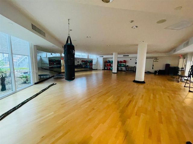 20281 E Country Club Dr 2405, Aventura, FL 33180