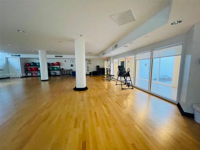 20281 E Country Club Dr 2405, Aventura, FL 33180