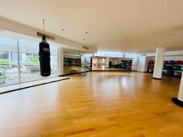 20281 E Country Club Dr 2405, Aventura, FL 33180