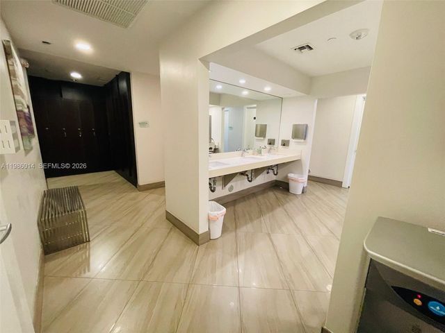 20281 E Country Club Dr 2405, Aventura, FL 33180