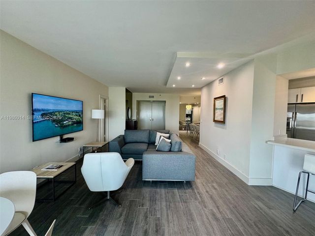 20281 E Country Club Dr 2405, Aventura, FL 33180