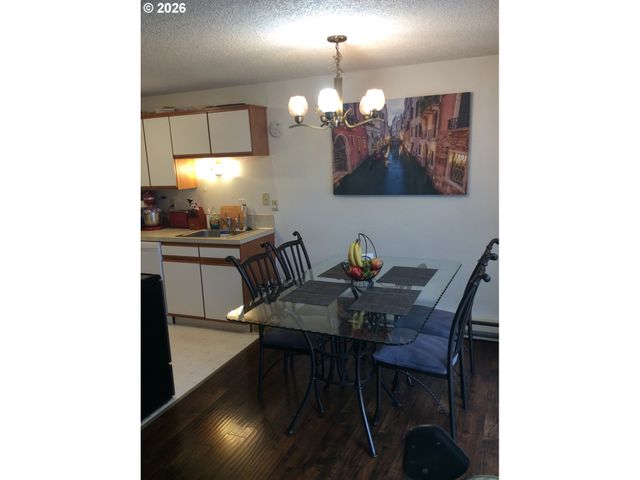 933 Se RENE Ave, Gresham, OR 97080