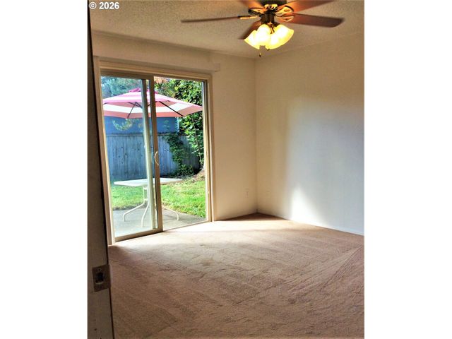 933 Se RENE Ave, Gresham, OR 97080