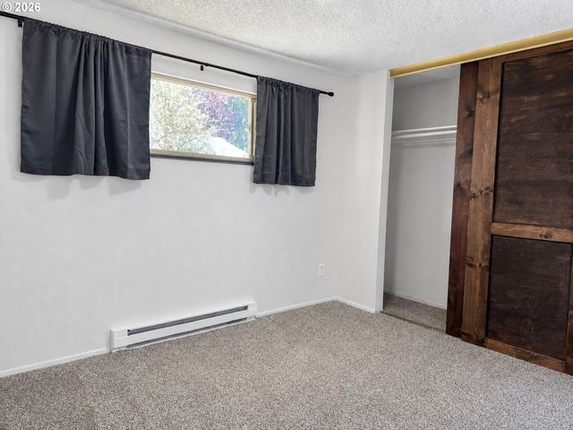 933 Se RENE Ave, Gresham, OR 97080