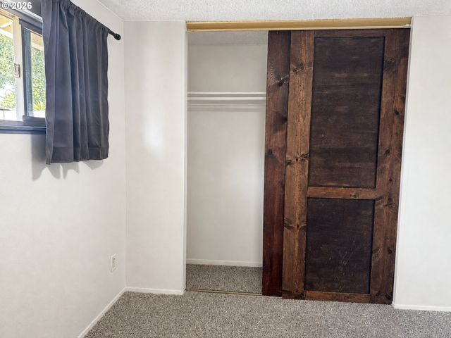 933 Se RENE Ave, Gresham, OR 97080