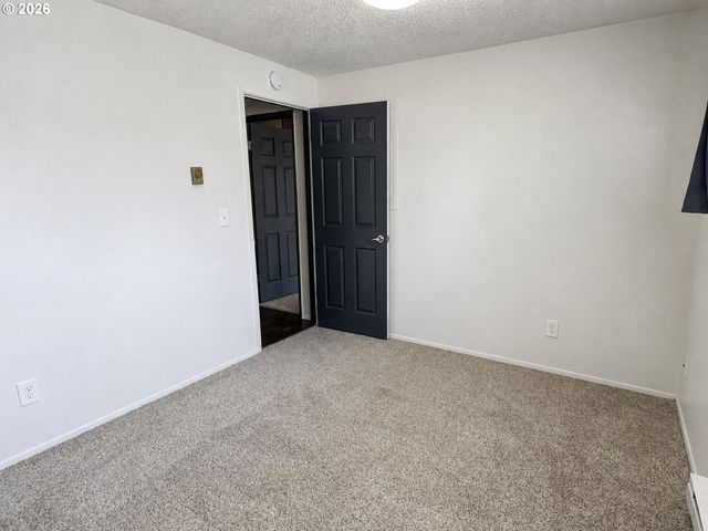 933 Se RENE Ave, Gresham, OR 97080