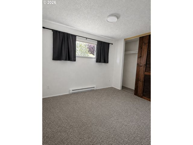 933 Se RENE Ave, Gresham, OR 97080