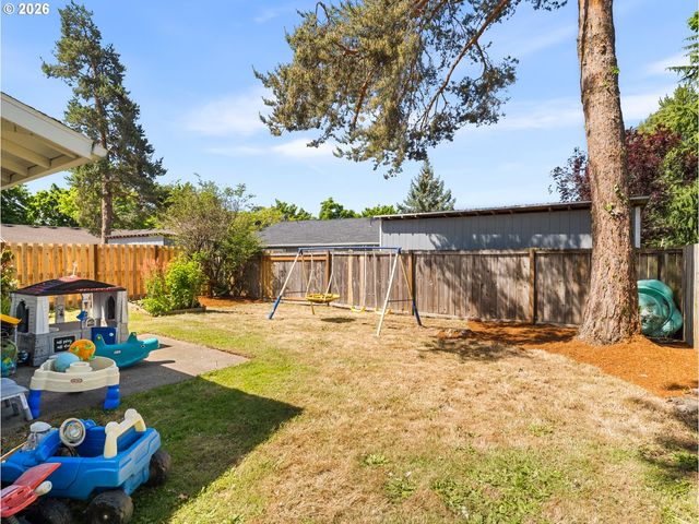 933 Se RENE Ave, Gresham, OR 97080
