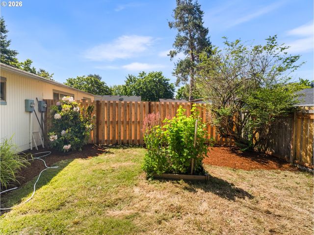 933 Se RENE Ave, Gresham, OR 97080