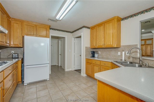 4607 Park Hollow Circle, Bryan, TX 77802