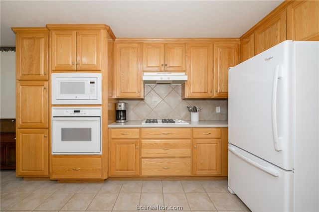4607 Park Hollow Circle, Bryan, TX 77802