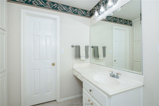4607 Park Hollow Circle, Bryan, TX 77802