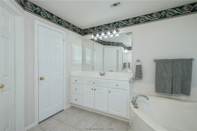 4607 Park Hollow Circle, Bryan, TX 77802