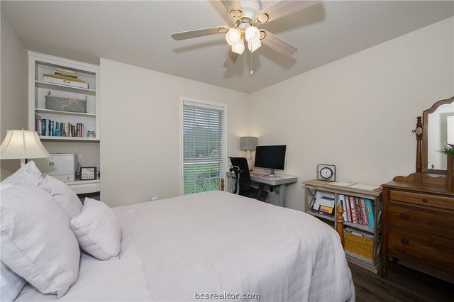 4607 Park Hollow Circle, Bryan, TX 77802