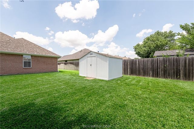 4607 Park Hollow Circle, Bryan, TX 77802