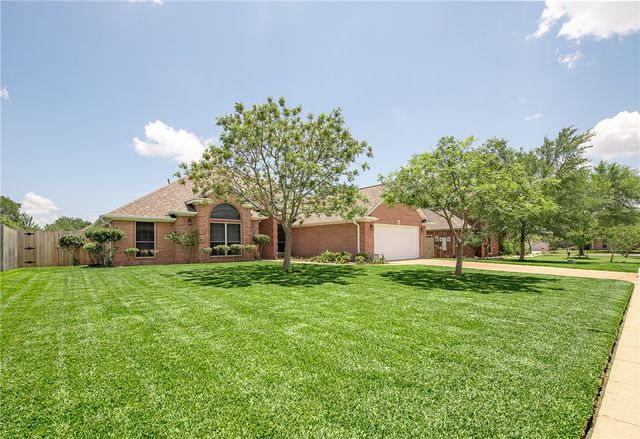 4607 Park Hollow Circle, Bryan, TX 77802